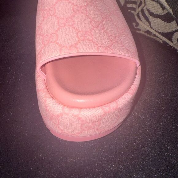 Brand new Gucci Pink  Slide Sandals size 10 - Picture 3 of 9